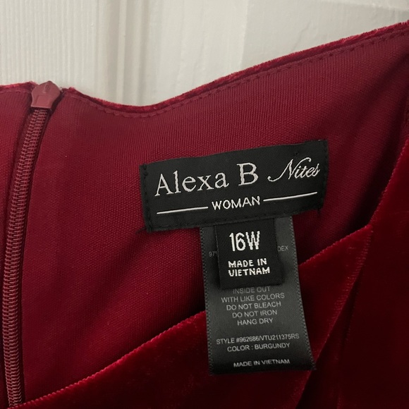 Red Velvet Cocktail Dress Size 16W - Picture 3 of 3